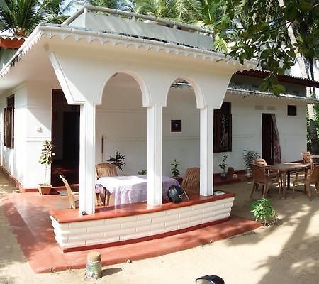 Hôtel Little White House à Trincomalee Extérieur photo