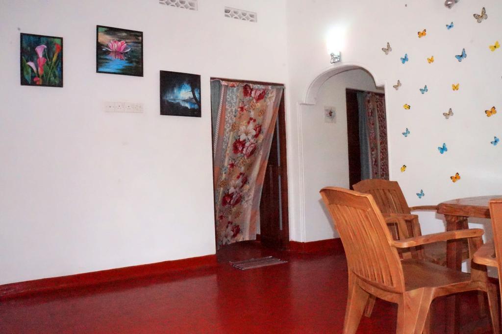 Hôtel Little White House à Trincomalee Extérieur photo