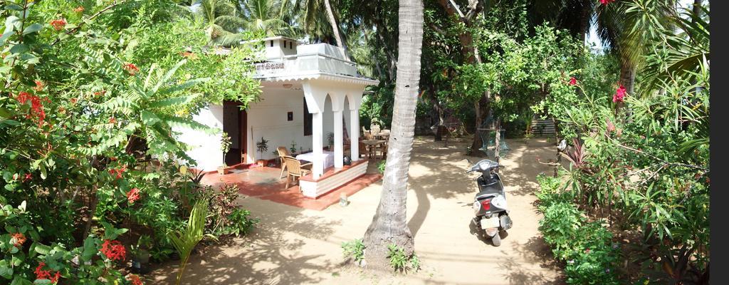 Hôtel Little White House à Trincomalee Extérieur photo