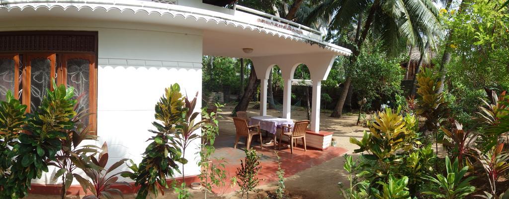 Hôtel Little White House à Trincomalee Extérieur photo